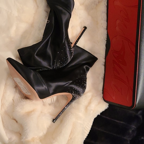 Black sparkly point toe ankle bootie - Picture 7 of 7